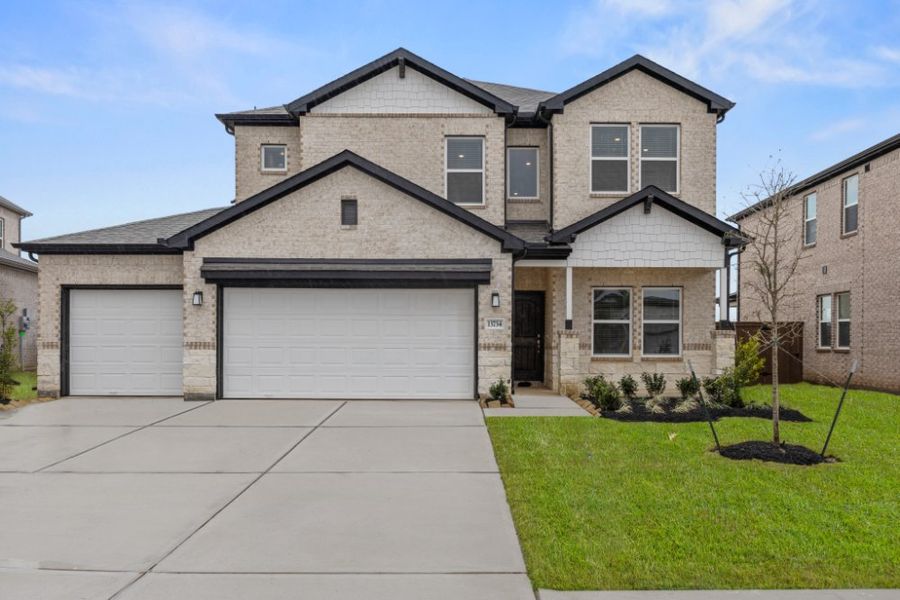 Front exterior of a new home in Creekhaven, Rosharon, TX, highlighting curb appeal (Image 19).