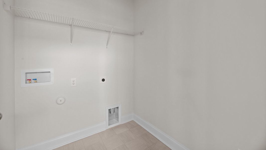Spacious, unfurnished interior of a new home in Tyler - Home on the Lake, New Bern (Image 18). Spacious, unfurnished interior of a new home in Tyler - Home on the Lake, New Bern (Image 18).