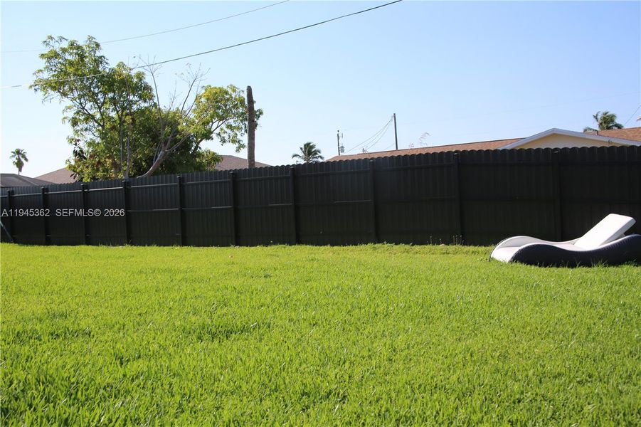 Exterior details and patio area of a home in , Cape Coral (Image 24).