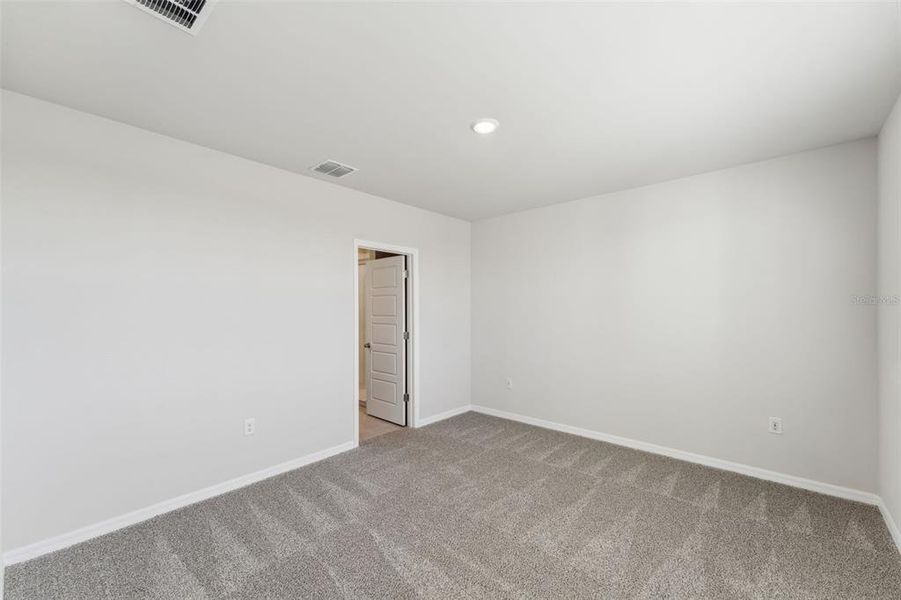 Spacious, unfurnished interior of a new home in Crescent Lakes - Premier Series, Punta Gorda (Image 17).