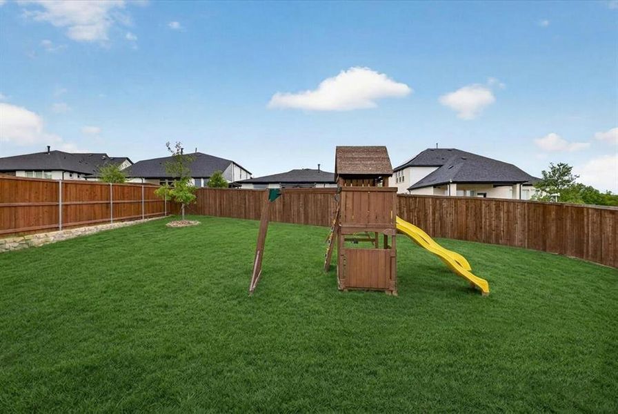 Exterior details and patio area of a home in Talon Hills, Fort Worth (Image 3).