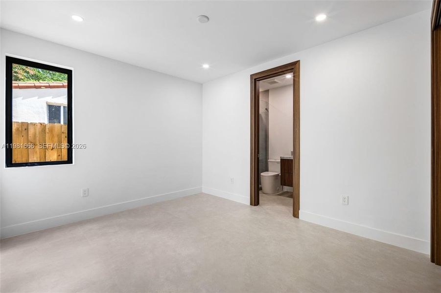 Spacious, unfurnished interior of a new home in , Miami (Image 21).