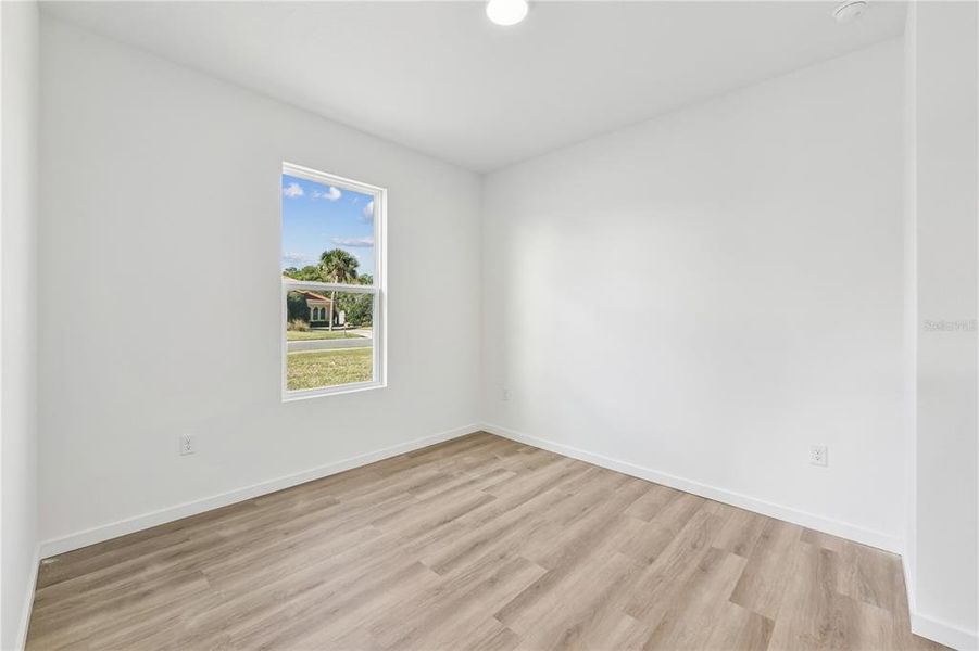 Spacious, unfurnished interior of a new home in , Dunnellon (Image 7).
