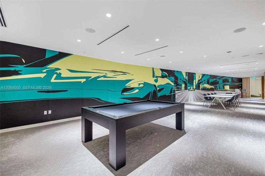 Floor 52-Teens Room. Floor 52-Teens Room.