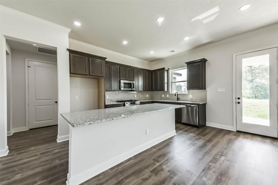 Furnished interior view inside a new home in , Baytown (Image 10).