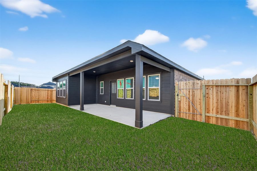 Exterior details and patio area of a home in Rollingbrook Estates, Baytown (Image 4). Exterior details and patio area of a home in Rollingbrook Estates, Baytown (Image 4).