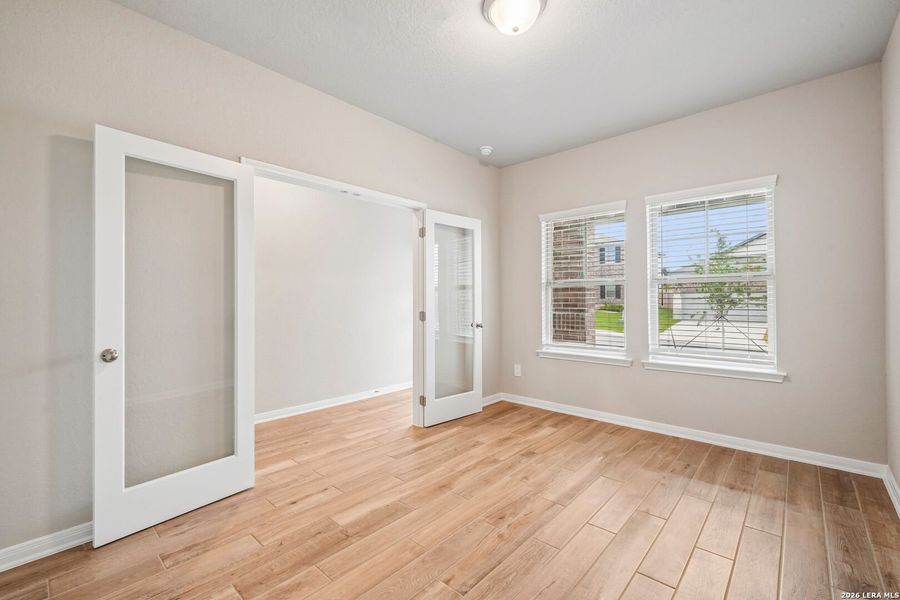 Spacious, unfurnished interior of a new home in Royal Crest, San Antonio (Image 25).