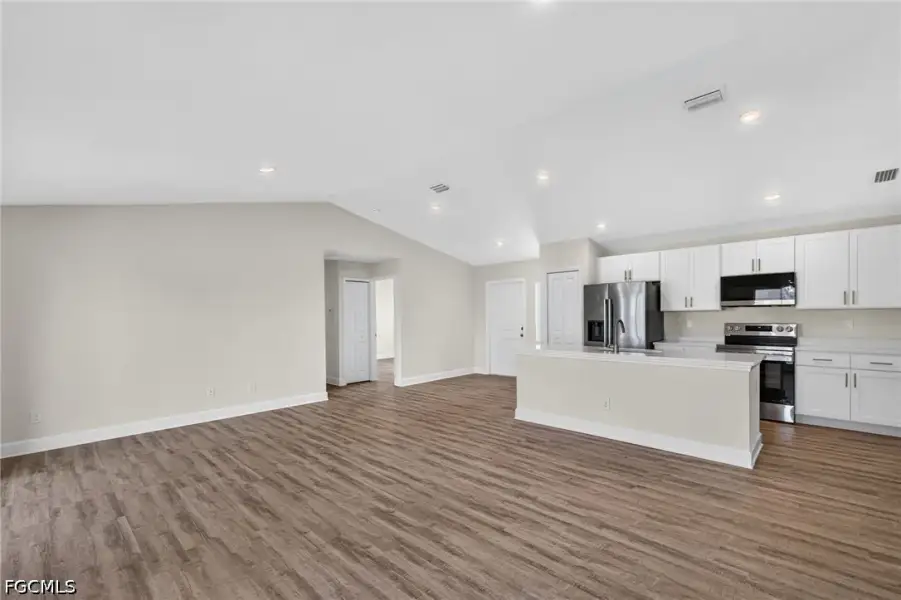 Spacious, unfurnished interior of a new home in Cape Coral, Cape Coral (Image 15).