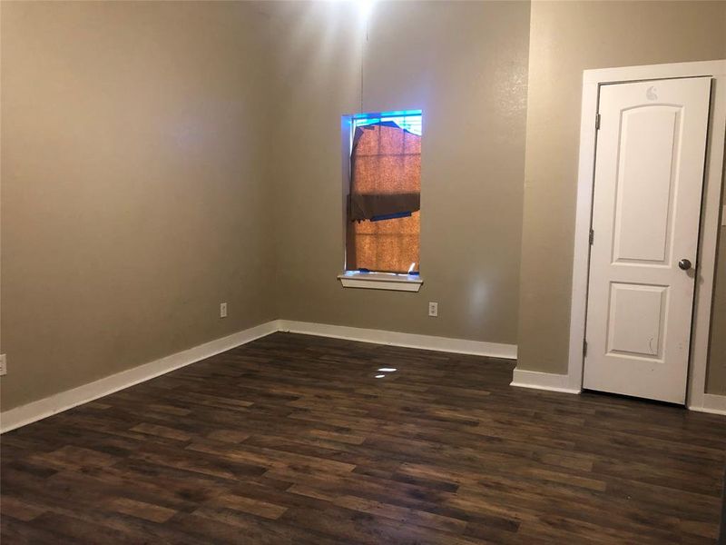 Spacious, unfurnished interior of a new home in , Sweetwater (Image 6).