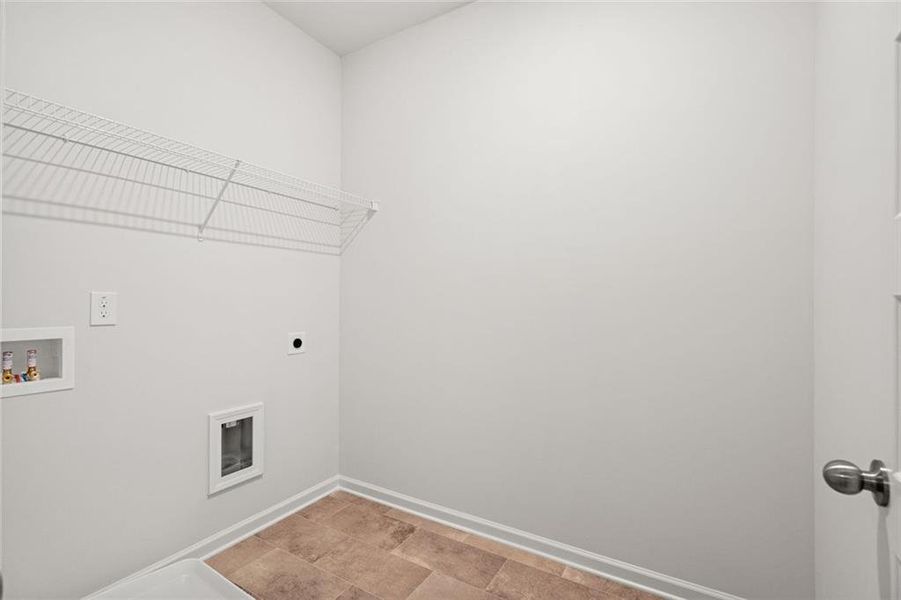 Spacious, unfurnished interior of a new home in Sanders Park, Austell (Image 31).