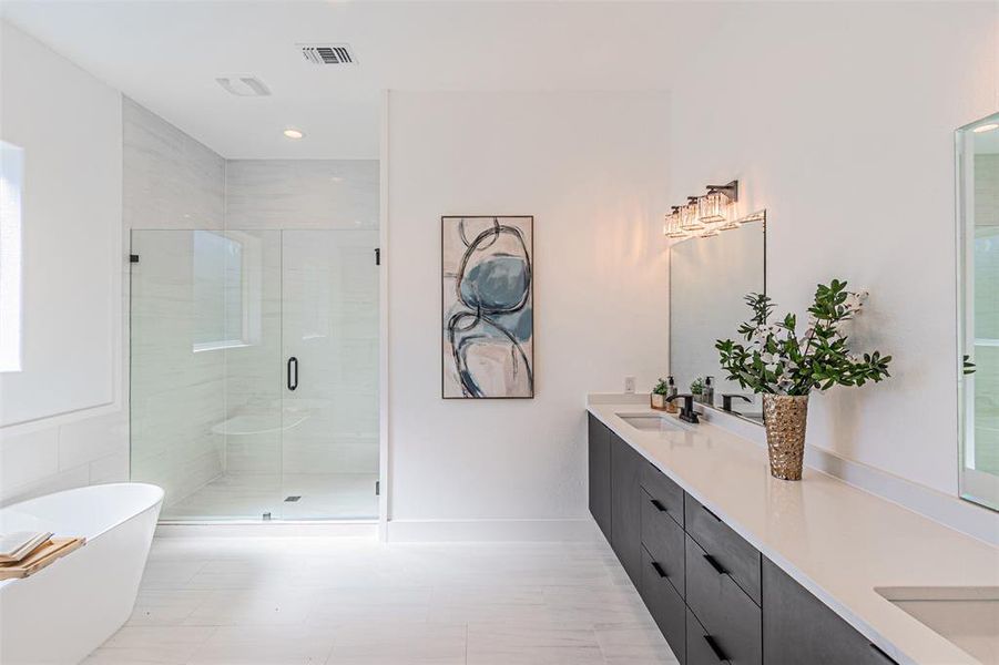 Furnished interior view inside a new home in , Dallas (Image 16).