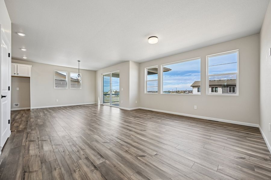 Spacious, unfurnished interior of a new home in The Aurora Highlands, Aurora (Image 12).