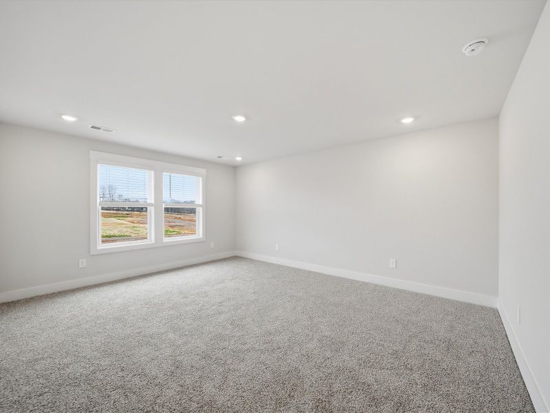 Spacious, unfurnished interior of a new home in Ashby Woods, Boiling Springs (Image 17).