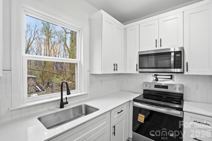 Furnished interior view inside a new home in , Gastonia (Image 10).
