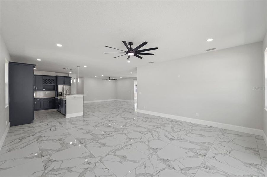 Spacious, unfurnished interior of a new home in , Tampa (Image 17).