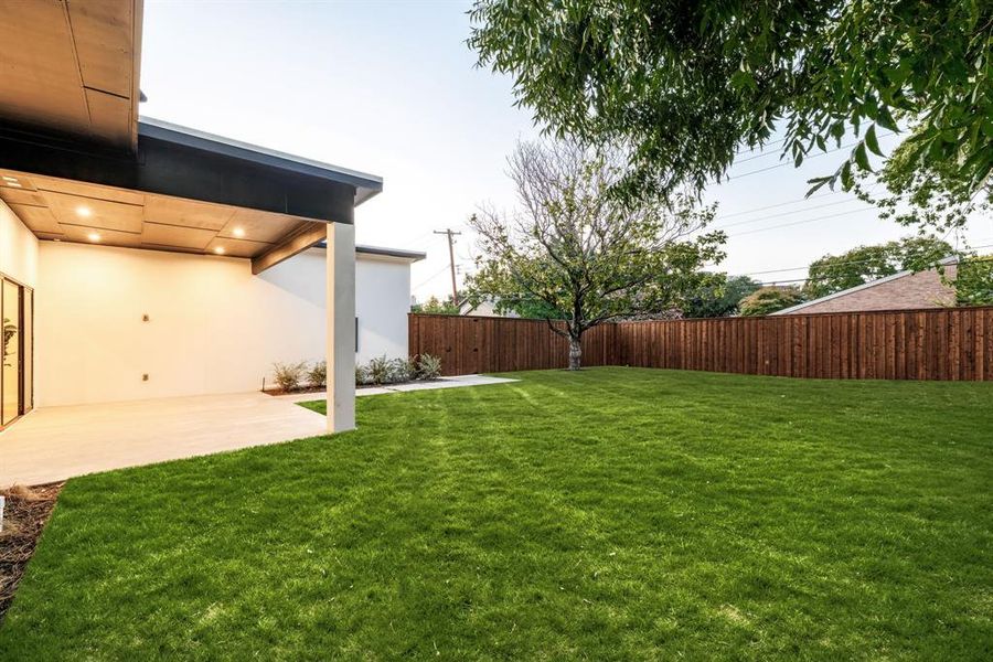 Front exterior of a new home in , Dallas, TX, highlighting curb appeal (Image 20). Front exterior of a new home in , Dallas, TX, highlighting curb appeal (Image 20).