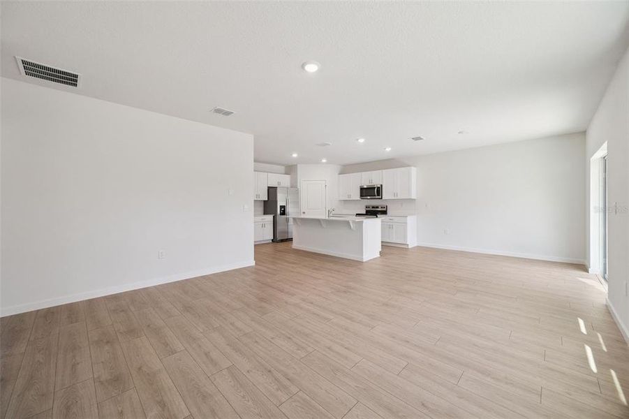 Spacious, unfurnished interior of a new home in Bradbury Estates, Sanford (Image 15).