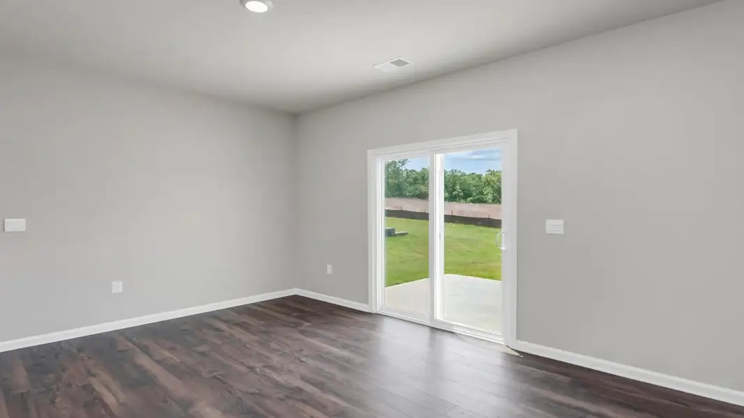 Spacious, unfurnished interior of a new home in Ferry Grove, Lexington (Image 11).