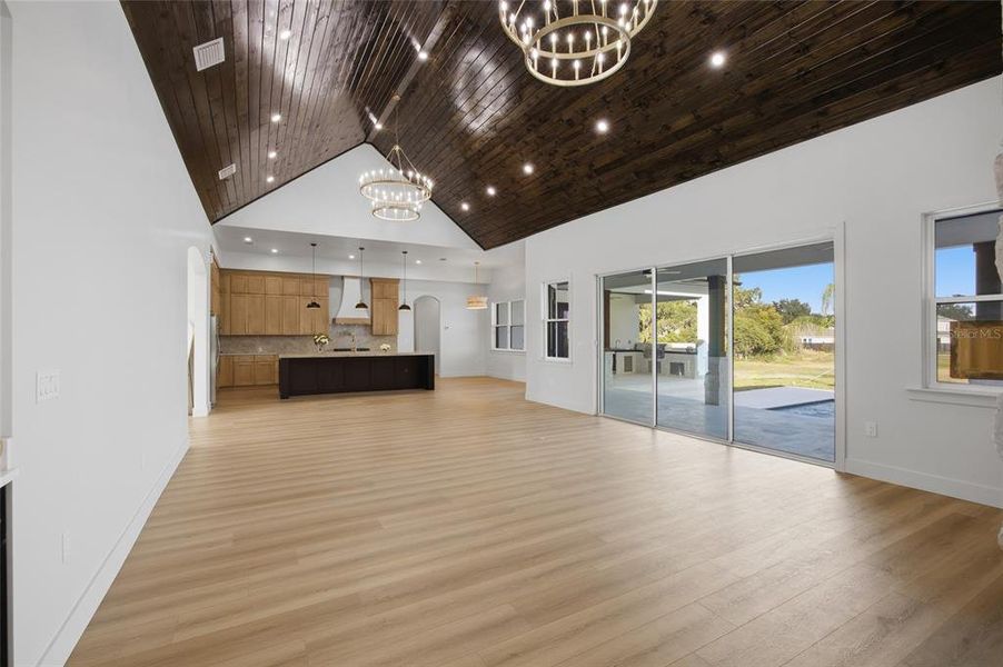 Spacious, unfurnished interior of a new home in , Plant City (Image 26).