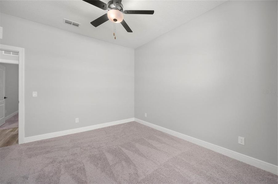 Spacious, unfurnished interior of a new home in Gum Lake Preserve, Lake Alfred (Image 25).