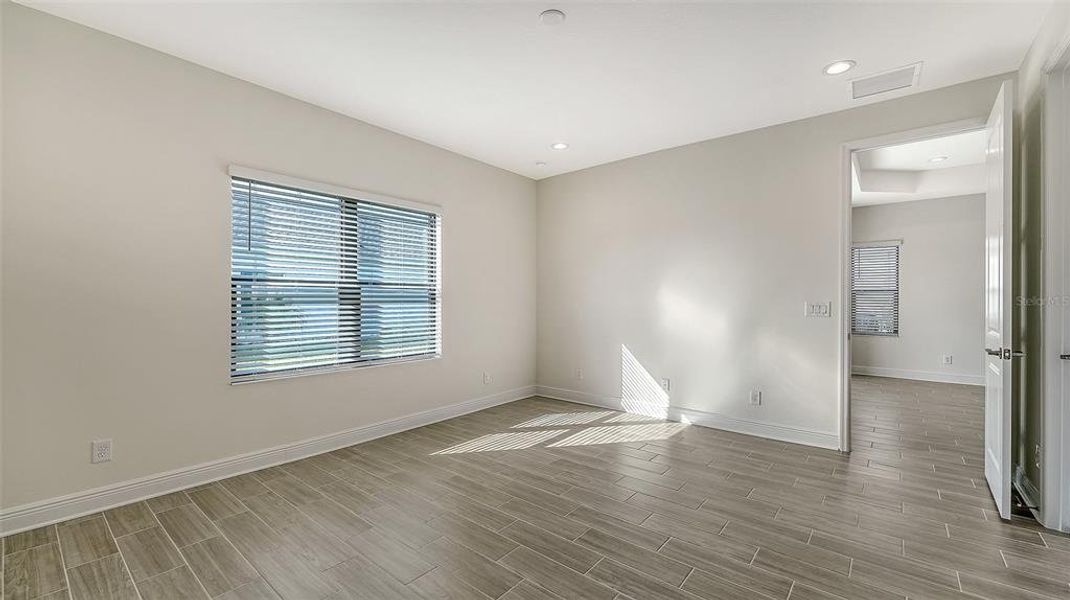 Spacious, unfurnished interior of a new home in Canoe Creek, Parrish (Image 20).