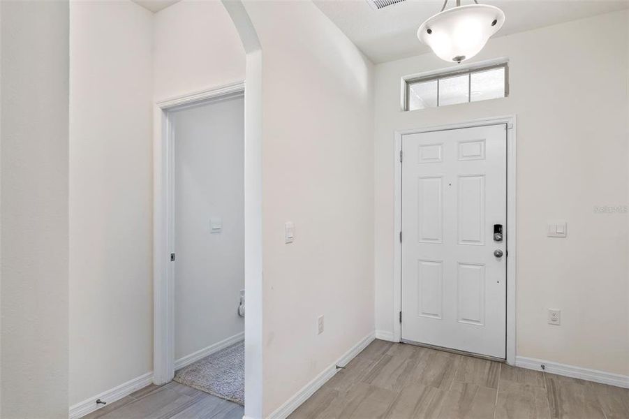 Spacious, unfurnished interior of a new home in Waterleigh, Winter Garden (Image 20).