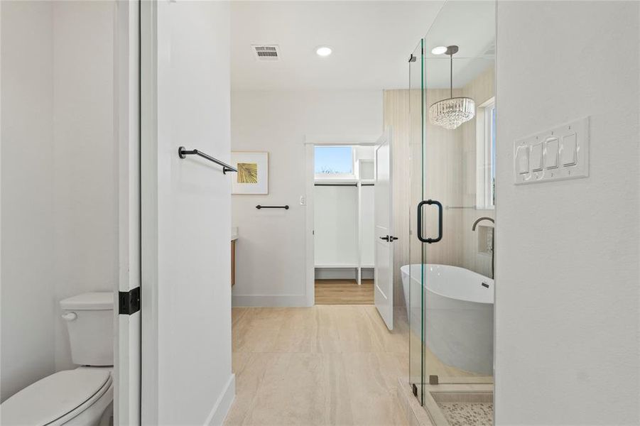 Furnished interior view inside a new home in , Dallas (Image 12).