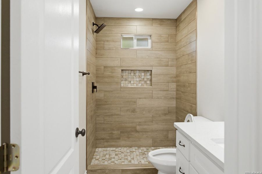 Furnished interior view inside a new home in , Eagle Pass (Image 4).