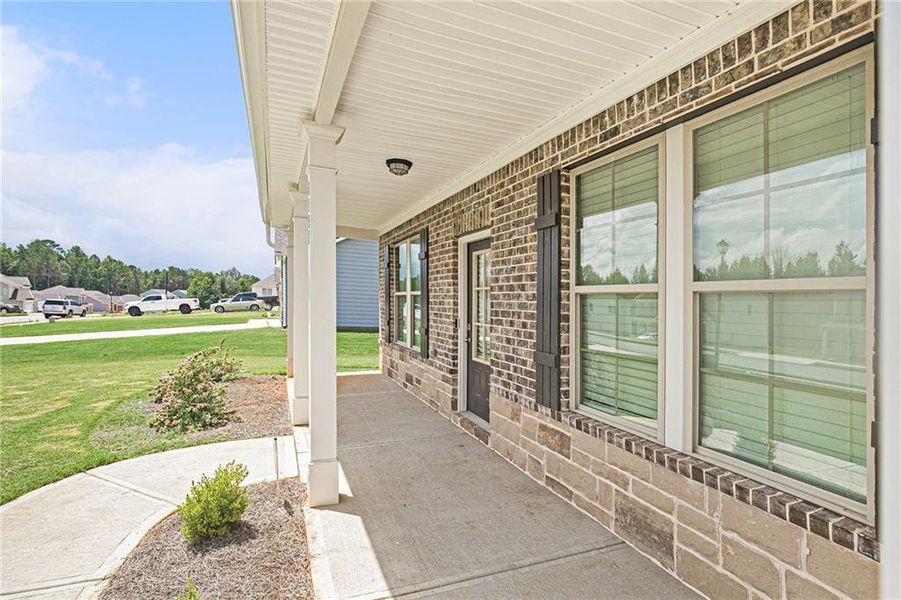 Exterior details and patio area of a home in Vineyard Park, Griffin (Image 4).