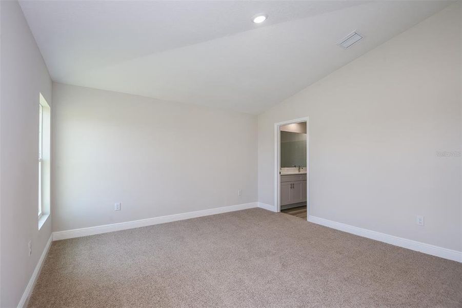 Spacious, unfurnished interior of a new home in Cherrywood Preserve, Ocala (Image 15).