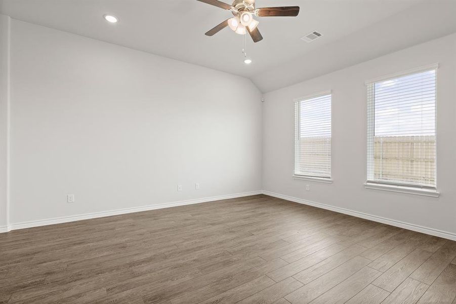 Spacious, unfurnished interior of a new home in Rocky Creek Crossing, Fort Worth (Image 9). Spacious, unfurnished interior of a new home in Rocky Creek Crossing, Fort Worth (Image 9).