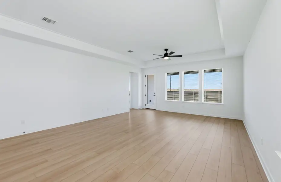 Spacious, unfurnished interior of a new home in Kuempel Farms, Pflugerville (Image 34).