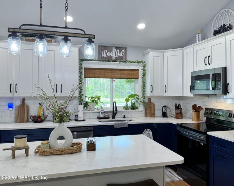 Furnished interior view inside a new home in , Palatka (Image 13).