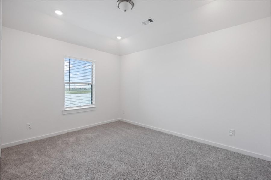 Spacious, unfurnished interior of a new home in Glendale Lakes, Rosharon (Image 30).