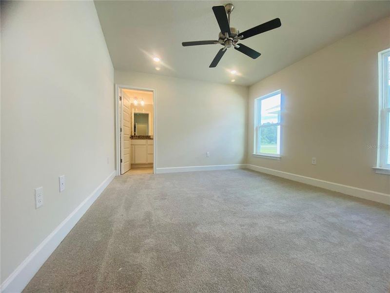 Spacious, unfurnished interior of a new home in , St. Cloud (Image 9).