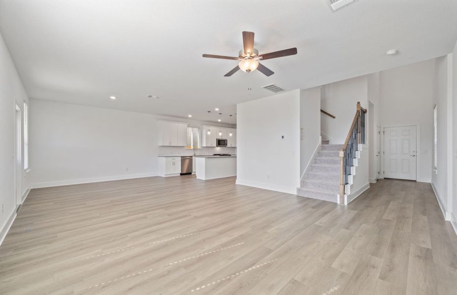 Spacious, unfurnished interior of a new home in Crosswinds, Kyle (Image 40).