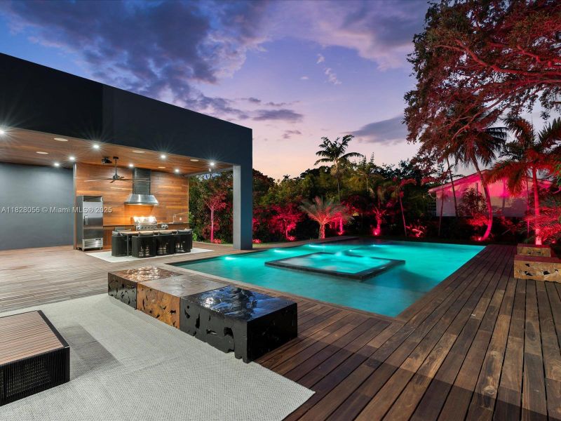 Exterior details and patio area of a home in , Miami (Image 36).