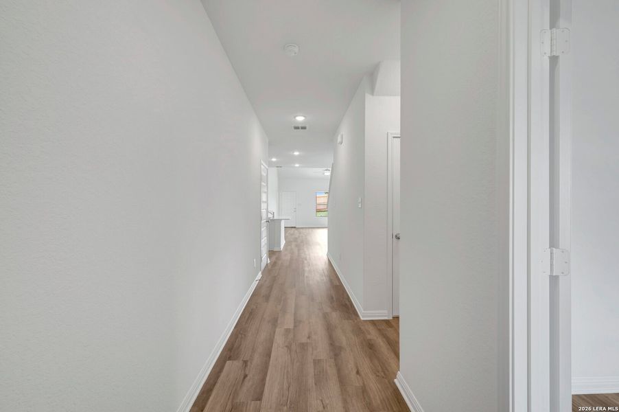 Spacious, unfurnished interior of a new home in Mesquite Ridge, San Antonio (Image 34).