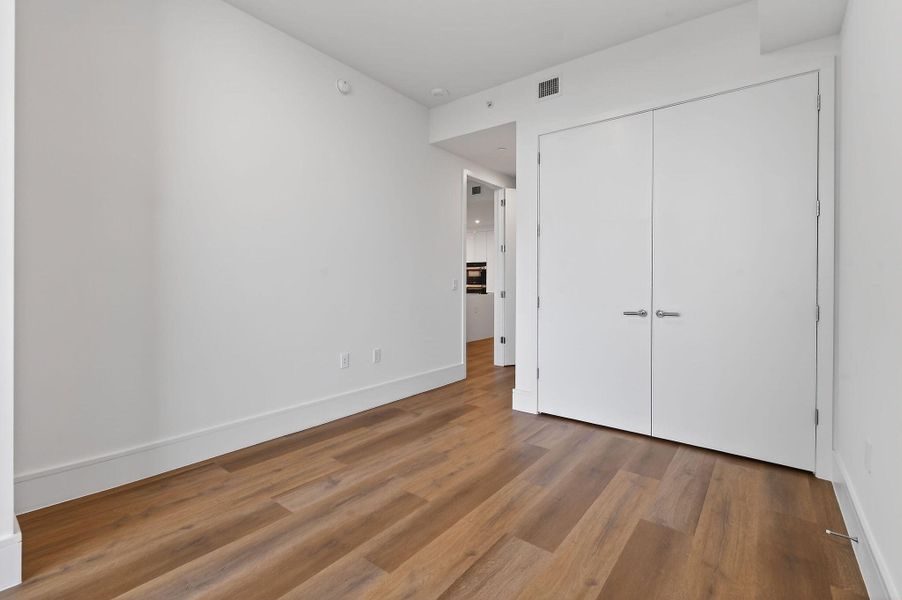 220LakeShoreDr#715(34)