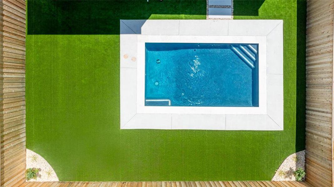 Exterior details and patio area of a home in , Dallas (Image 3).