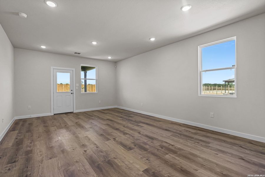 Spacious, unfurnished interior of a new home in Summerlin, San Antonio (Image 28).