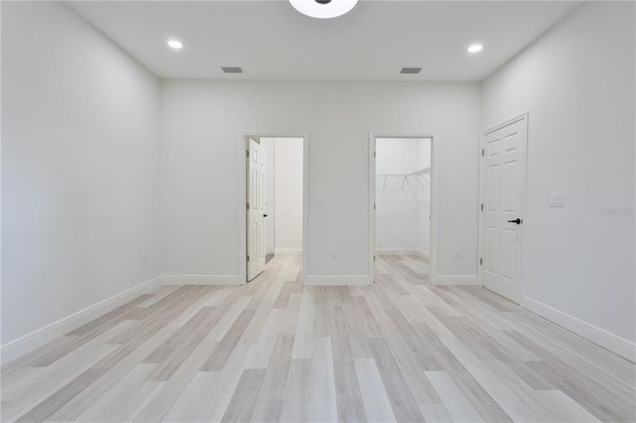 Spacious, unfurnished interior of a new home in , Ocala (Image 19).