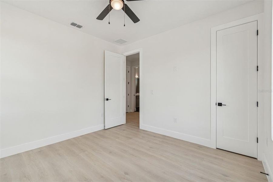 Spacious, unfurnished interior of a new home in , Tampa (Image 77).