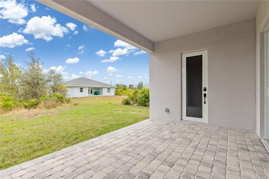 Exterior details and patio area of a home in , Port Charlotte (Image 4).
