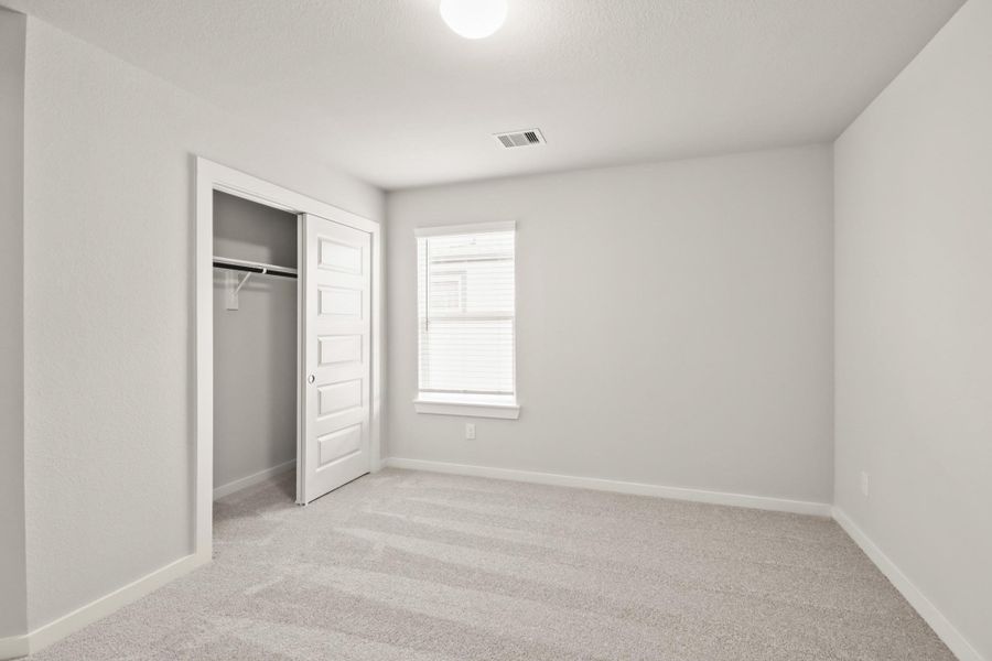 Spacious, unfurnished interior of a new home in Barton Creek Ranch, Conroe (Image 20). Spacious, unfurnished interior of a new home in Barton Creek Ranch, Conroe (Image 20).