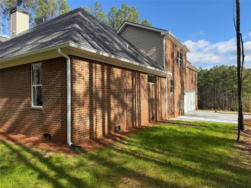 Exterior details and patio area of a home in , Mansfield (Image 26).