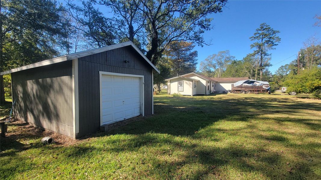 Exterior details and patio area of a home in , Vidor (Image 14).