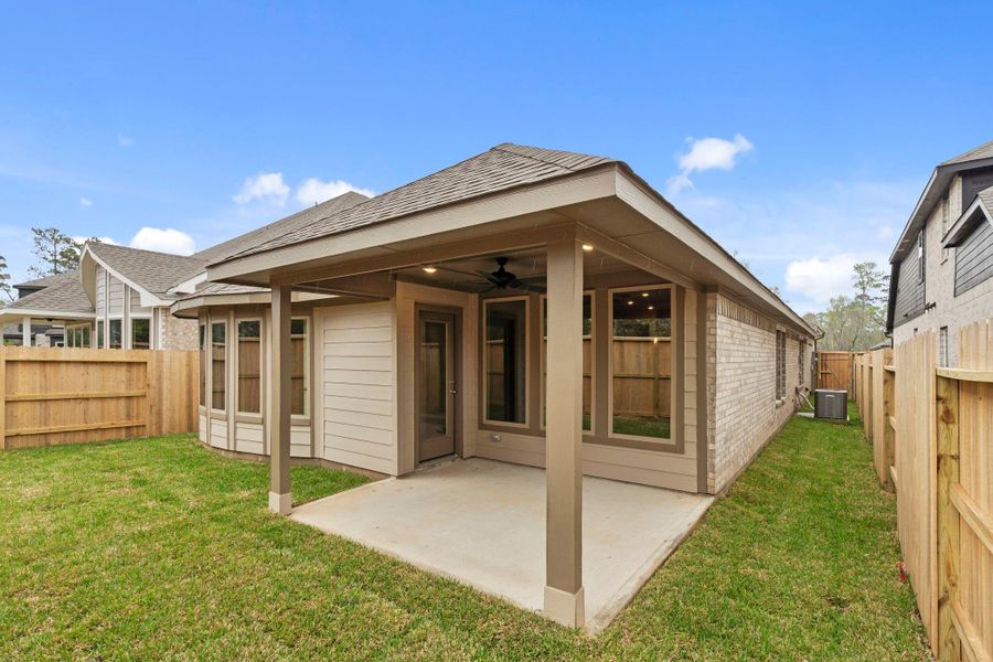 Exterior details and patio area of a home in Grand Central Park, Conroe (Image 3).