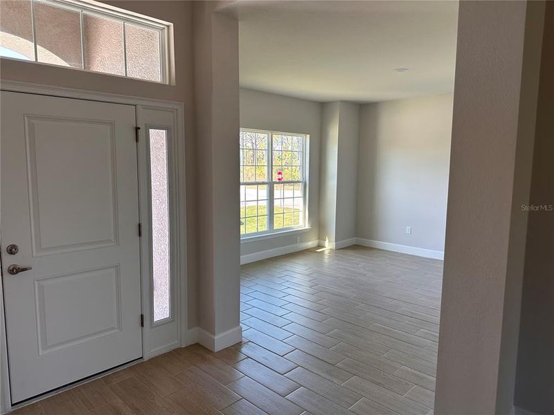 Spacious, unfurnished interior of a new home in South Gulf Cove, Port Charlotte (Image 10).