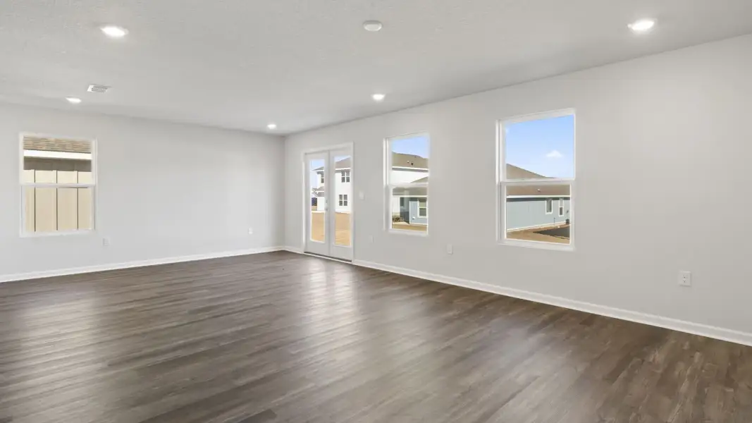Spacious, unfurnished interior of a new home in Magnolia at the Bluffs Phase 3, Freeport (Image 10).